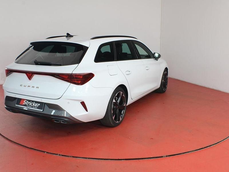 Gebraucht Cupra Leon 150 PS (110 kW) 2025 Glacial weiß metallic (metallic) Kombi
