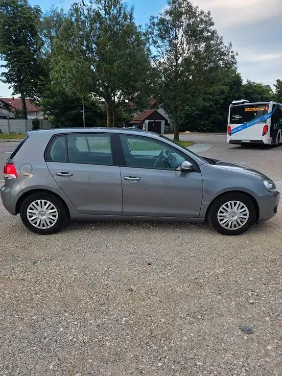 Gebraucht VW Golf VI Comfortline 105 PS (77 kW) 2010 Grau Kleinwagen