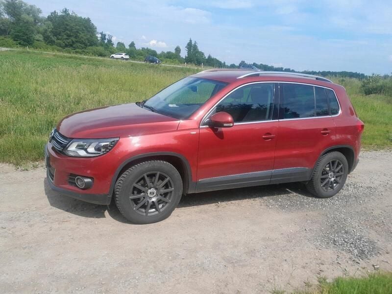 Rot Gebraucht 2015 VW Tiguan Cup SUV | 12.200 € (Fairer Preis) - Bild 1/4