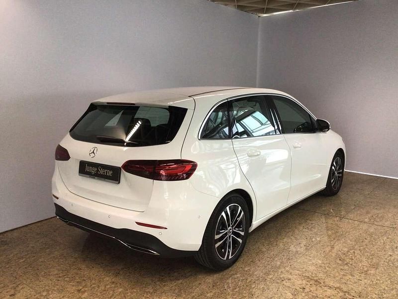 Gebraucht Mercedes B200 Progressive 163 PS (119 kW) 2025 Unilack polarweiß Kleinwagen