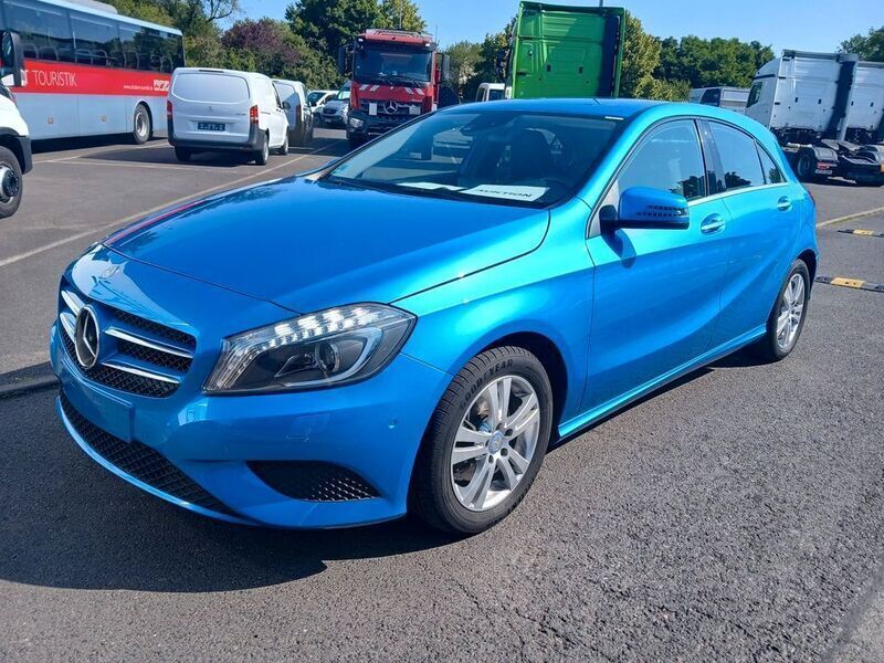 Blau Gebraucht 2013 Mercedes A180 Limousine | 13.990 € (Fairer Preis) - Bild 1/4