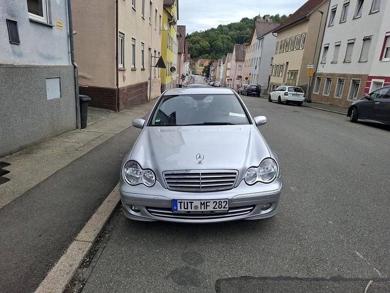 Silber Gebraucht 2007 Mercedes C220 Limousine | 3.800 € - Bild 1/4