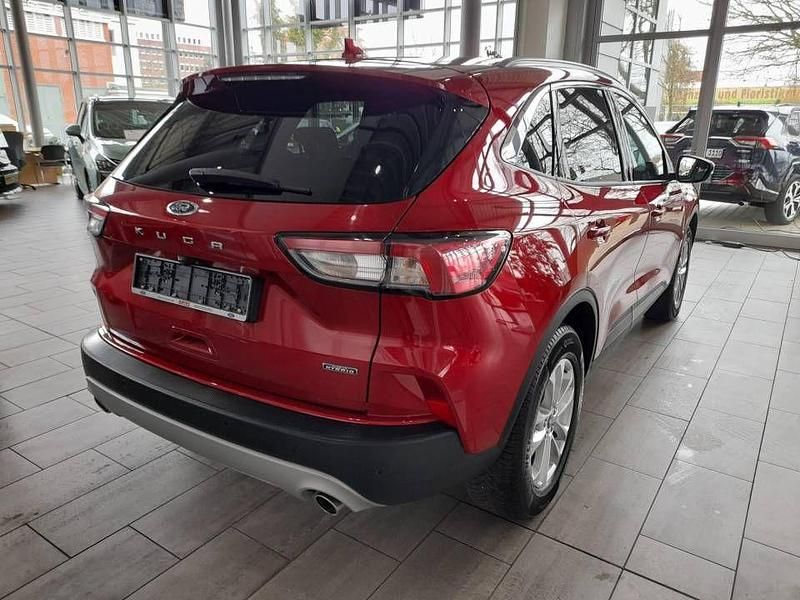 Gebraucht Ford Kuga Titanium 152 PS (111 kW) 2022 Rot SUV