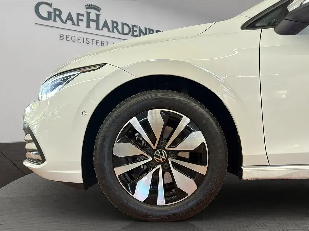 Gebraucht VW Golf VIII Move 116 PS (85 kW) 2023 Weiß Limousine