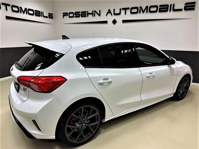 Gebraucht Ford Focus Performance Edition 280 PS (205 kW) 2021 Frostweiß Limousine