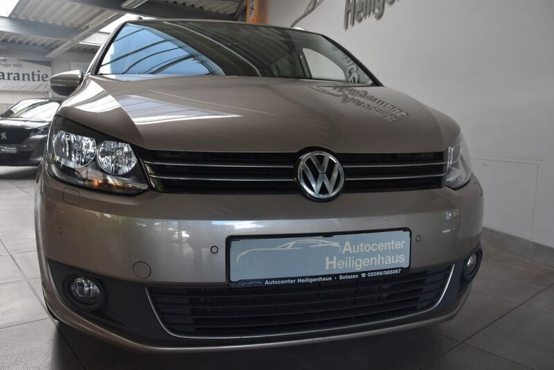 Beige Gebraucht 2014 VW Touran Cup Van / Kleinbus | 7.980 € (Guter Preis) - Bild 1/4
