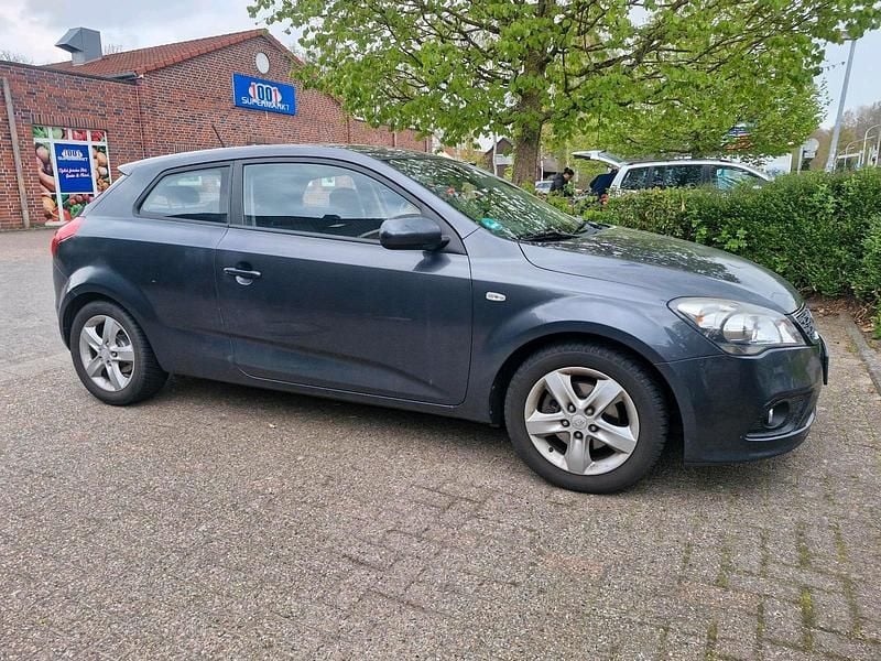 Gebraucht Kia Ceed 89 PS (65 kW) 2013 Grau Kleinwagen