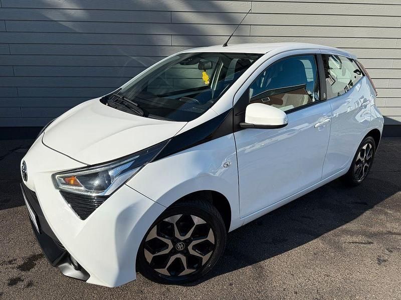 Weiß Gebraucht 2021 Toyota Aygo X-play Kleinwagen | 9.700 € (Fairer Preis) - Bild 1/4