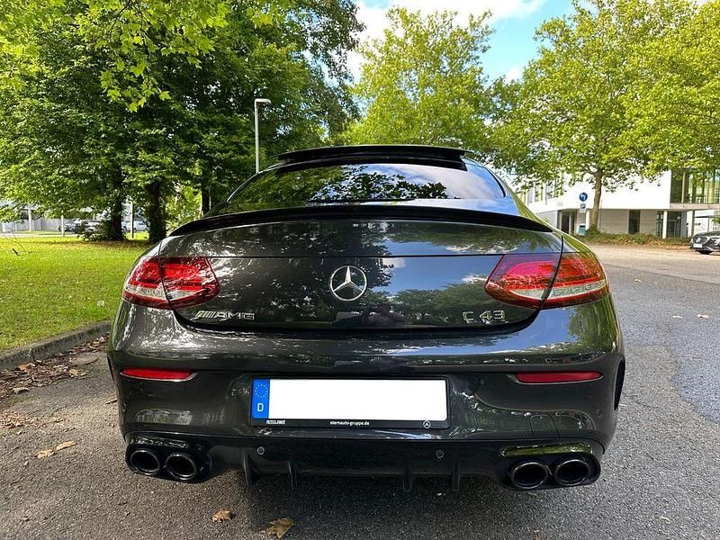 Grau Gebraucht 2022 Mercedes C43 AMG AMG | 54.900 € (Fairer Preis) - Bild 1/4