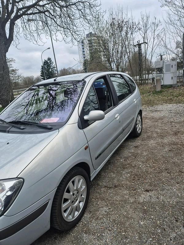 Gebraucht Renault Scénic 108 PS (79 kW) 2001 Silber Van / Kleinbus