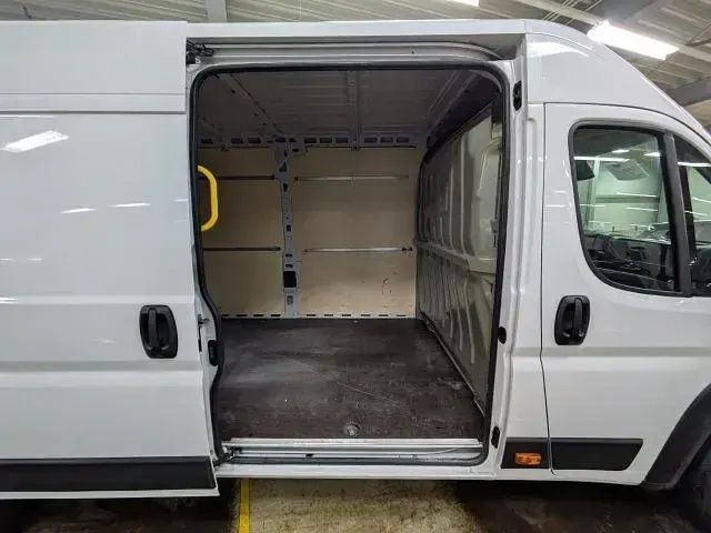 Gebraucht Opel Movano 165 PS (121 kW) 2024 Weiß Van