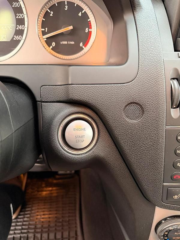 Gebraucht Mercedes C320 224 PS (164 kW) 2007 Rot Kombi