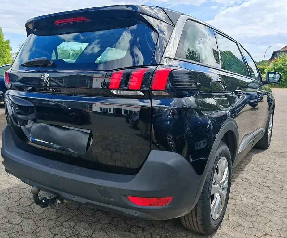 Gebraucht Peugeot 5008 131 PS (96 kW) 2023 Grau SUV