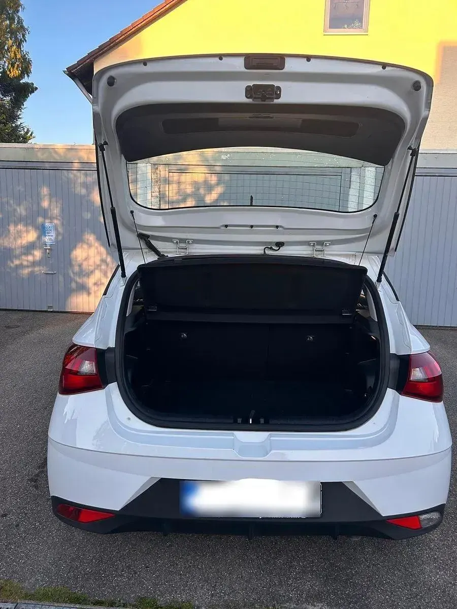Gebraucht Hyundai i20 Select 101 PS (74 kW) 2022 Weiß Kleinwagen