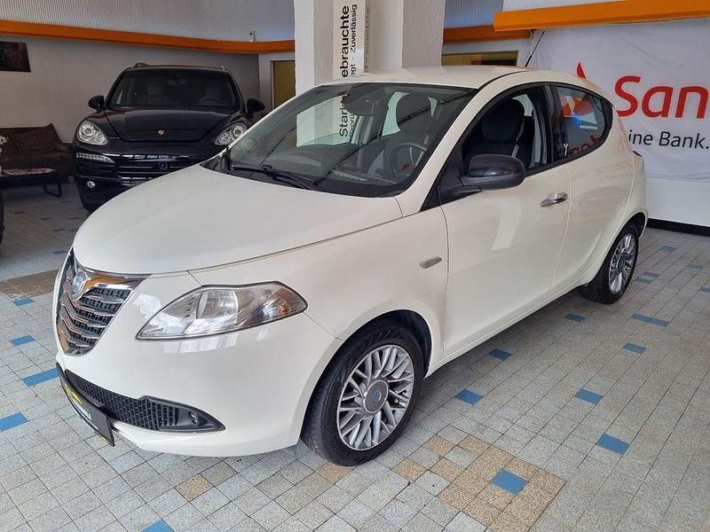 Gebraucht Lancia Ypsilon 95 PS (69 kW) 2012 Weiß Kleinwagen