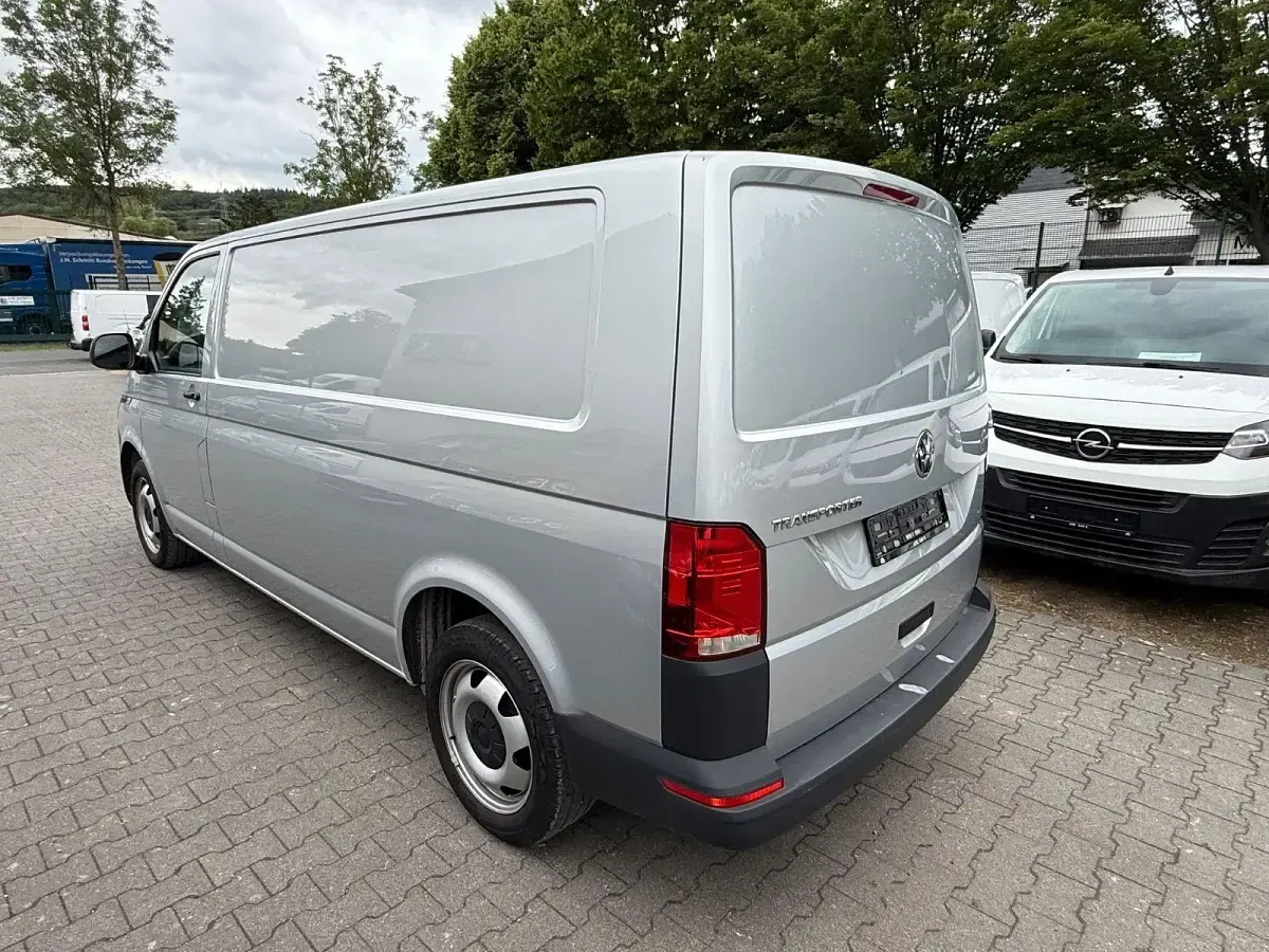 Gebraucht VW Transporter 150 PS (110 kW) 2021 Silber Van