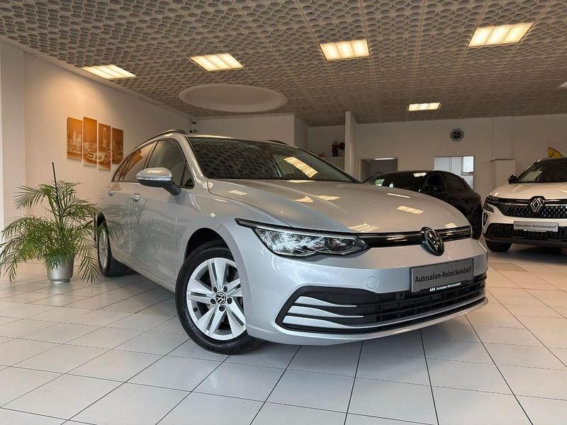Silber Gebraucht 2022 VW Golf VIII Life Kombi | 19.980 € (Guter Preis) - Bild 1/4