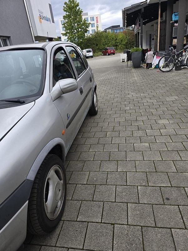 Silber Gebraucht 1998 Opel Corsa Kleinwagen | 650 € (Fairer Preis) - Bild 1/4