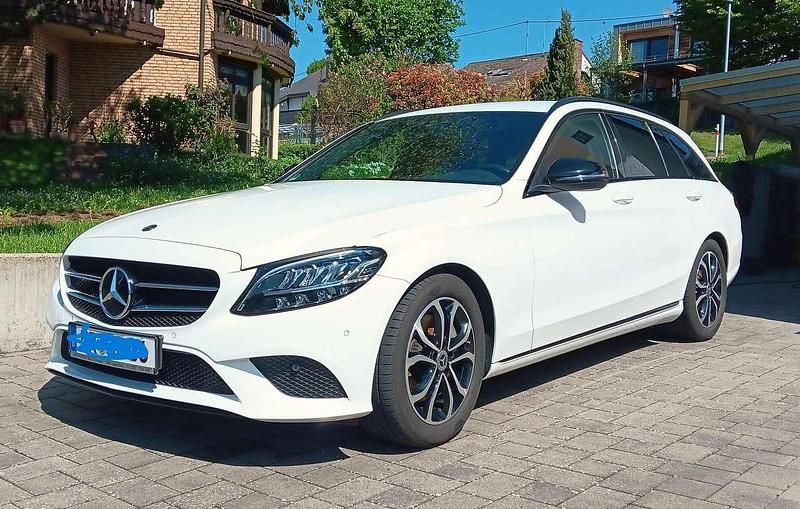 Weiß Gebraucht 2020 Mercedes C300 Avantgarde Kombi | 27.990 € (Superpreis) - Bild 1/4