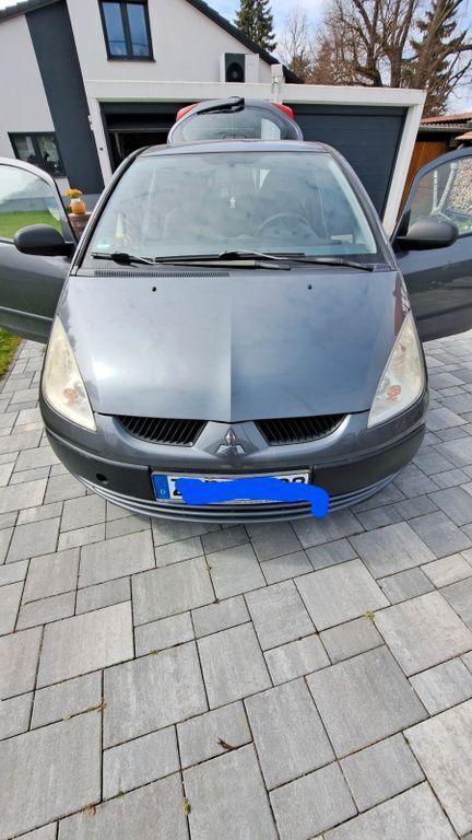Grau Gebraucht 2006 Mitsubishi Colt Inform Limousine | 1.500 € (Guter Preis) - Bild 1/4