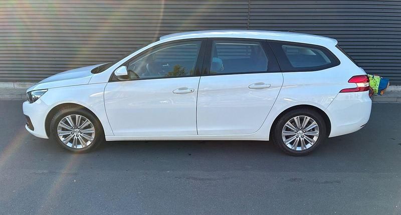 Gebraucht Peugeot 308 Active 110 PS (80 kW) 2020 Weiß Kombi