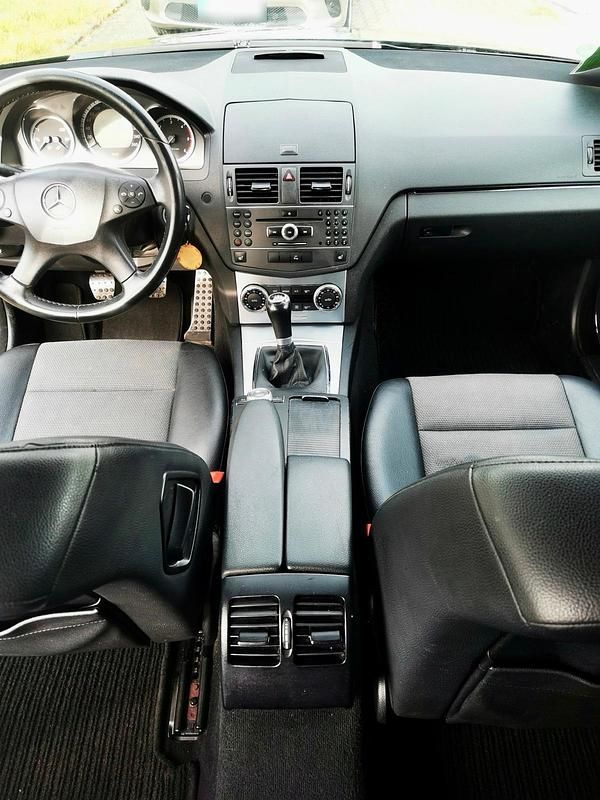 Gebraucht Mercedes C200 136 PS (100 kW) 2011 Schwarz Kombi