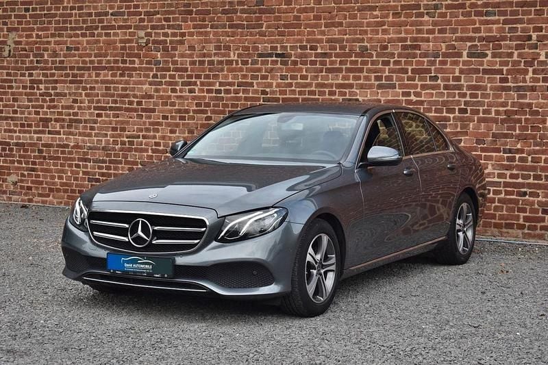 Grau Gebraucht 2019 Mercedes E200 Avantgarde Limousine | 23.300 € (Guter Preis) - Bild 1/4