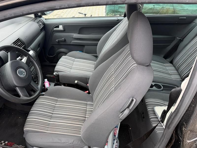 Gebraucht VW Fox 55 PS (40 kW) 2005 Schwarz Kleinwagen