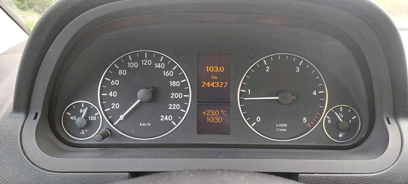 Gebraucht Mercedes A180 110 PS (80 kW) 2011 Silber Kleinwagen