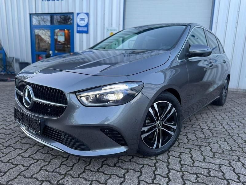 Grau Gebraucht 2025 Mercedes B220 Van / Kleinbus | 33.900 € (Superpreis) - Bild 1/4