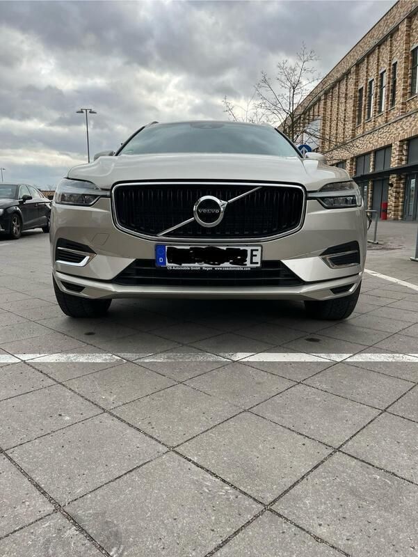 Gold Gebraucht 2018 Volvo XC60 SUV | 30.900 € (Etwas zu teuer) - Bild 1/4