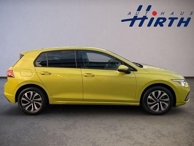 Gebraucht VW Golf VIII Active 131 PS (96 kW) 2022 Gelb metallic Limousine