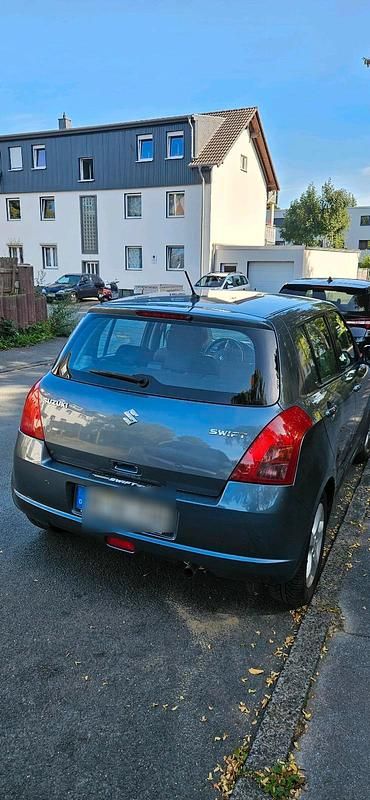 Grau Gebraucht 2007 Suzuki Swift Kleinwagen | 2.900 € (Etwas zu teuer) - Bild 1/4