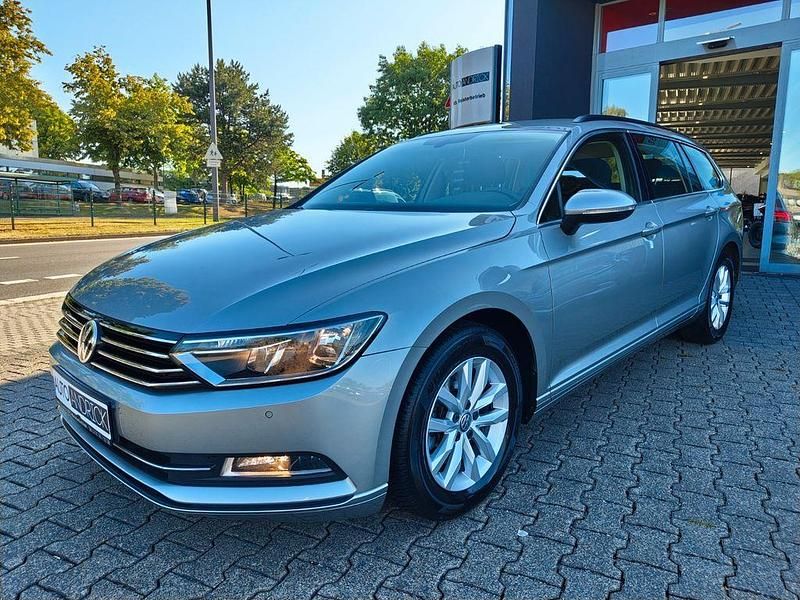 Silber Gebraucht 2015 VW Passat Comfortline Kombi | 12.490 € (Fairer Preis) - Bild 1/4