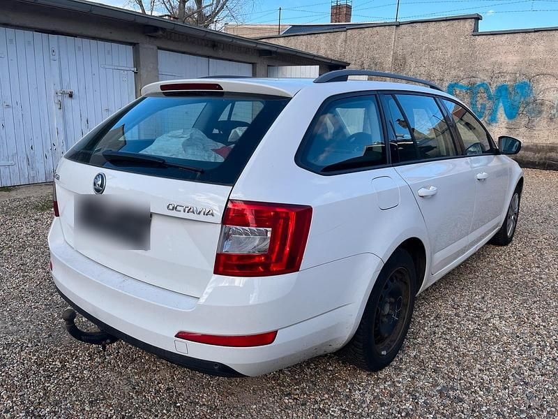 Gebraucht Skoda Octavia 105 PS (77 kW) 2014 Weiß Kleinwagen