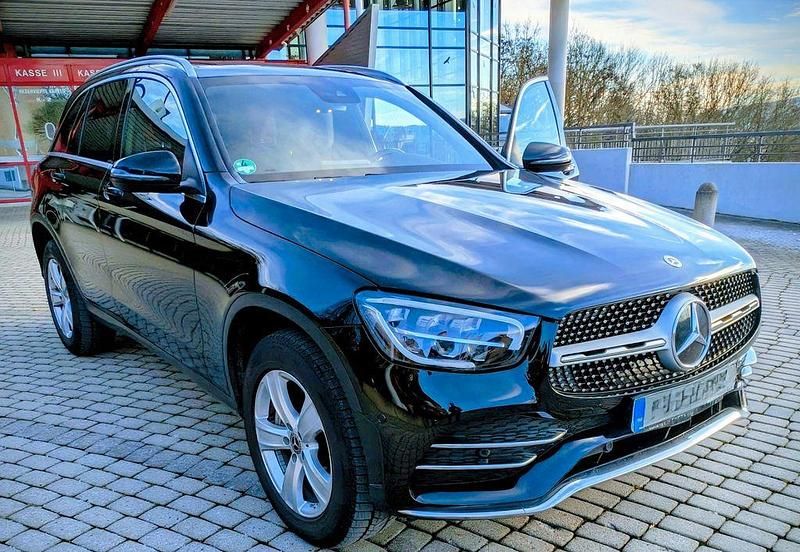 Schwarz Gebraucht 2021 Mercedes GLC300e SUV | 34.500 € (Superpreis) - Bild 1/4