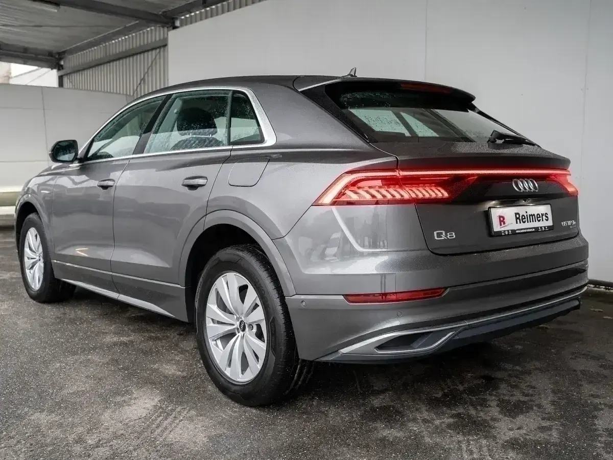 Gebraucht Audi Q8 Basis 381 PS (280 kW) 2021 Grau SUV