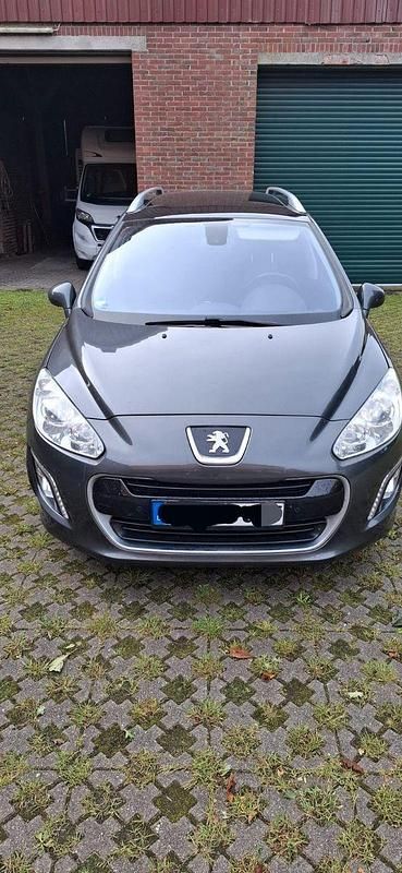 Grau Gebraucht 2011 Peugeot 308 Allure Kombi | 2.000 € (Superpreis) - Bild 1/4