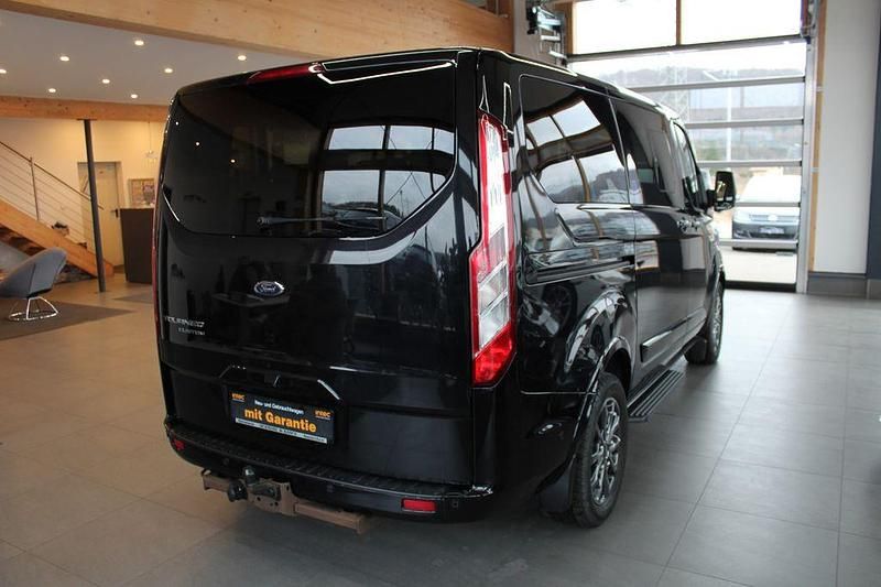 Gebraucht Ford Tourneo Titanium 185 PS (136 kW) 2021 Schwarz Kombi