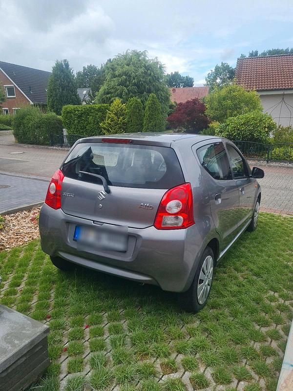 Grau Gebraucht 2014 Suzuki Alto Kleinwagen | 2.450 € (Fairer Preis) - Bild 1/4