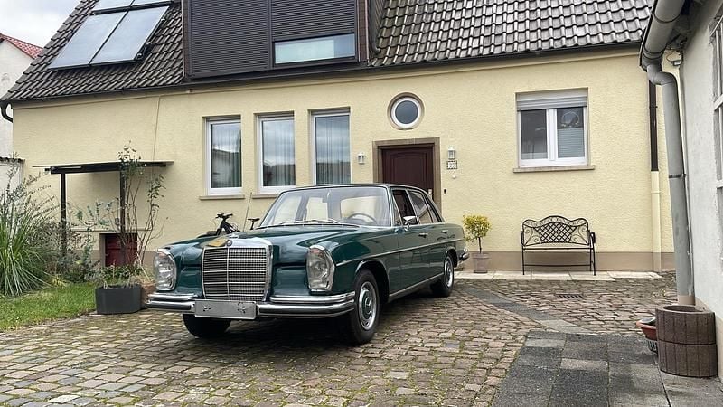 Grün Gebraucht 1968 Mercedes W108 Limousine | 7.999 € - Bild 1/4