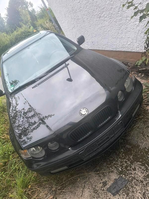 Schwarz Gebraucht 2002 BMW 316 Compact Kleinwagen | 400 € (Superpreis) - Bild 1/4
