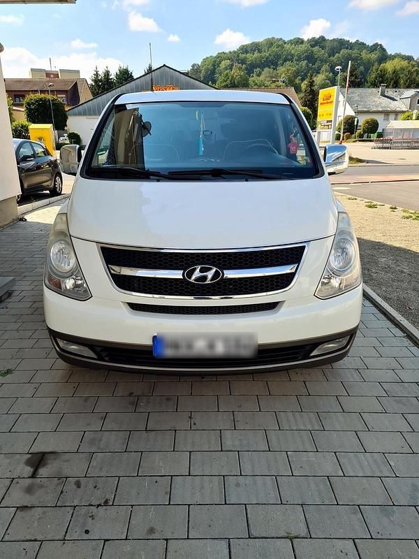 Weiß Gebraucht 2009 Hyundai H-1 Van / Kleinbus | 7.999 € (Teuer) - Bild 1/4