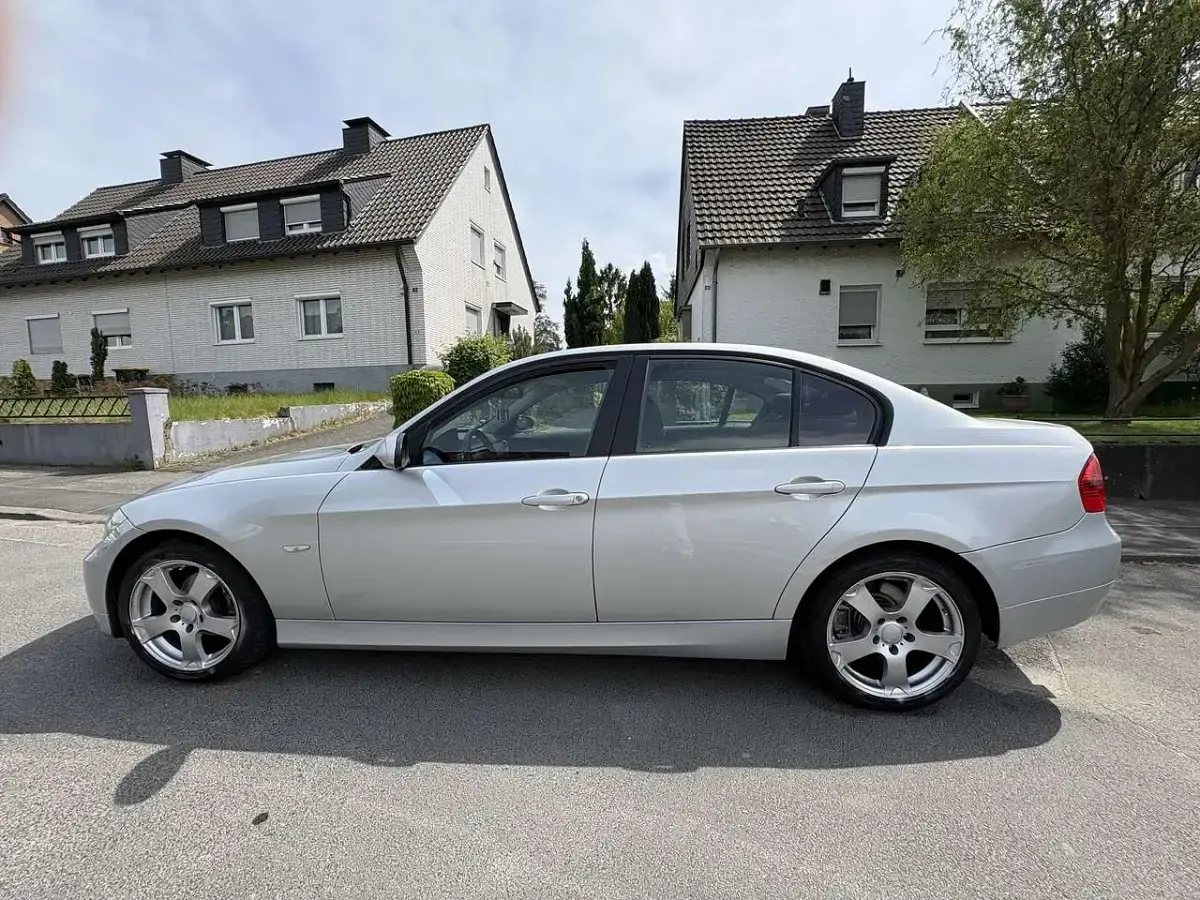 Używany BMW 320 150 KM (110 kW) 2007 Srebrny Sedan/Limuzyna