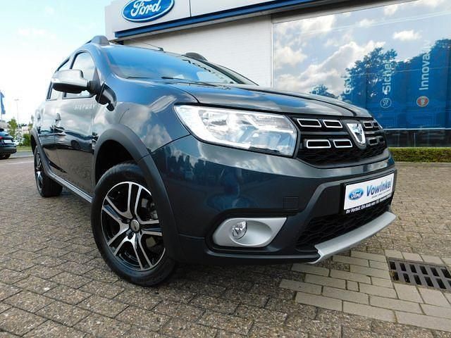 Grau Gebraucht 2017 Dacia Sandero Prestige Kleinwagen | 9.990 € (Fairer Preis) - Bild 1/4