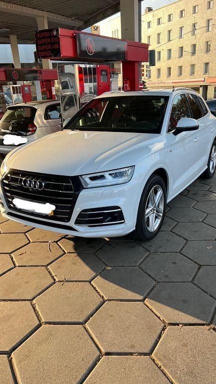 Weiß Gebraucht 2020 Audi Q5 Ambiente SUV | 38.900 € (Teuer) - Bild 1/4