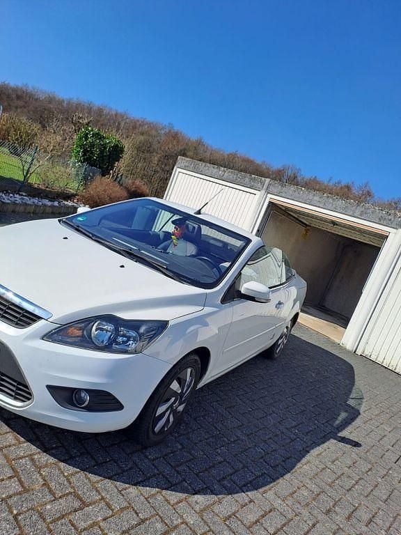 Gebraucht Ford Focus Cabriolet Titanium 145 PS (106 kW) 2010 Weiß Cabrio