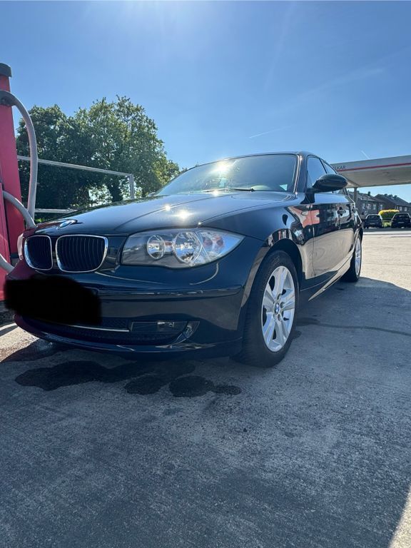 Schwarz Gebraucht 2011 BMW 116 Kleinwagen | 6.800 € (Fairer Preis) - Bild 1/4