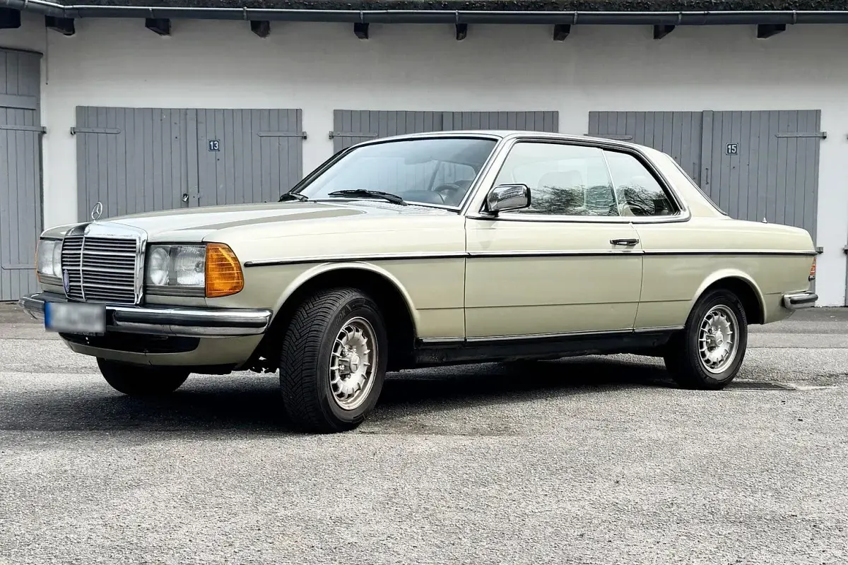 Gebraucht Mercedes 230 136 PS (100 kW) 1983 Grün Coupé