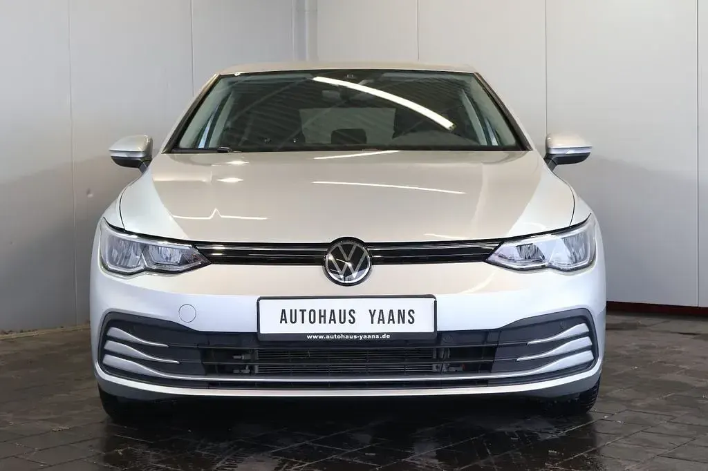 Gebraucht VW Golf VIII Life 150 PS (110 kW) 2023 Silber Limousine